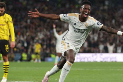 Espléndido Vinicius, Kroos implacable, Curtuois siendo el 1 de un equipo que festejó los "dulces 15" en la Champions